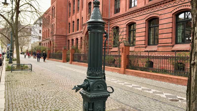 Magdeburg Hegelstraße, Selbstgeführter Spaziergang entlang der
