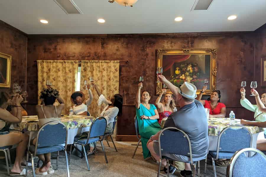 Von DC aus: Premium Virginia Wine Country Tour mit Verkostungen. Foto: GetYourGuide