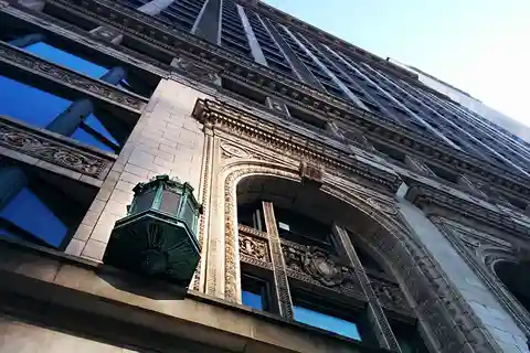 Chicago: Roaring '20s, Art Deco, and Gangsters Walking Tour