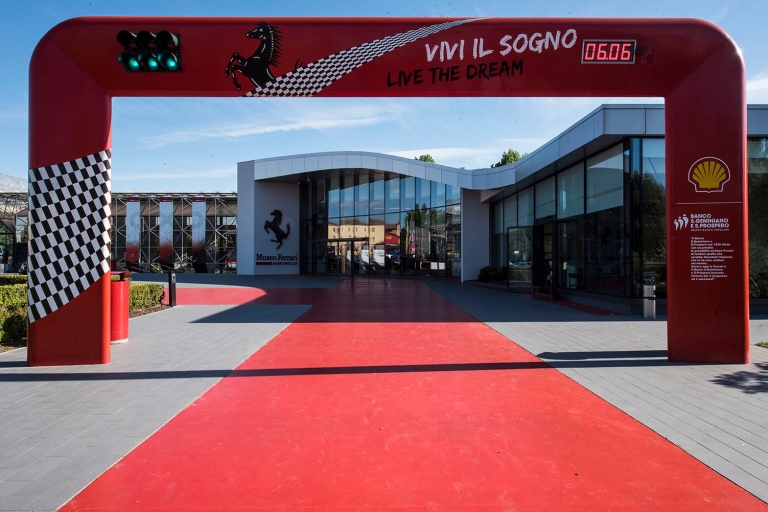 Von Mailand aus: Ferrari ganztägig mit MittagessenVon Mailand aus: Privater Ausflug zum Ferrari-Museum und mehr (mit Mittagessen)
