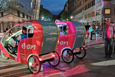 Berlín: Festival de las Luces Recorrido en taxi y bicicleta para ver la luzTour de 1,5 horas desde Alexanderplatz