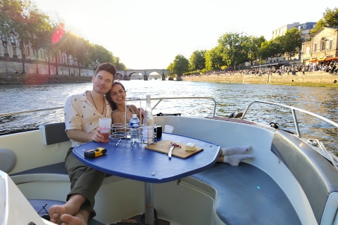 París: tour privado en barco por el corazón de París con botella de vino