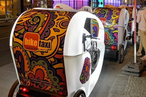 Berlin : festival des lumières en vélo-taxiBalade de 120 minutes depuis Alexanderplatz