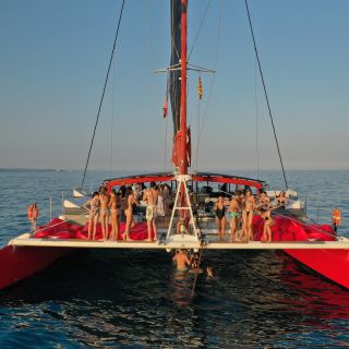Cambrils: catamaran à voile de 3 heures 12h15 avec barbecue et boissons