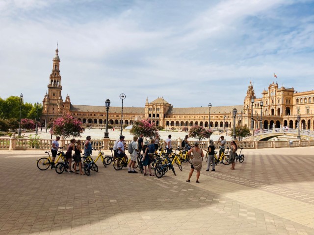 Visit Seville Relaxing City Bike Tour with a Tour Guide in Sevilla