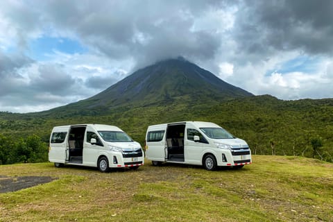 La Fortuna: One-Way Transfer from/to SJO International Ato
