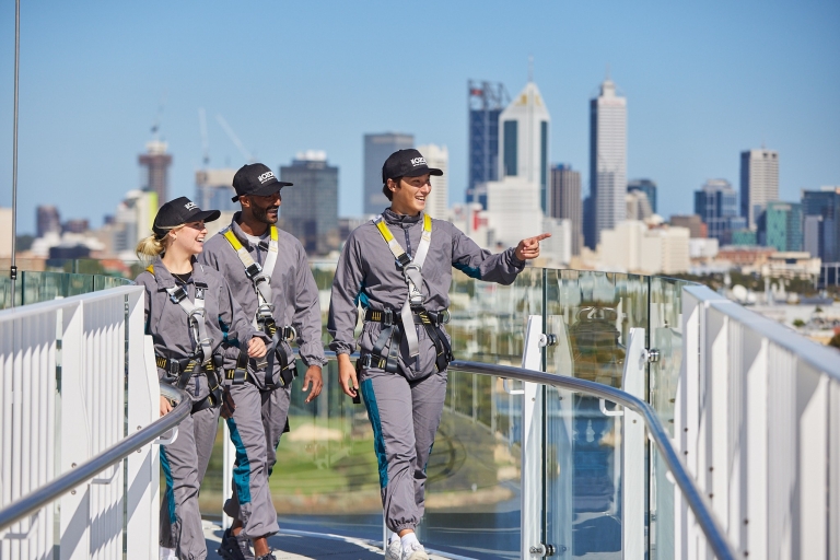 Perth: Vertigo-Erlebnis auf dem Dach des Optus StadiumPerth: Optus Stadium Rooftop Walk mit einem Geschirr