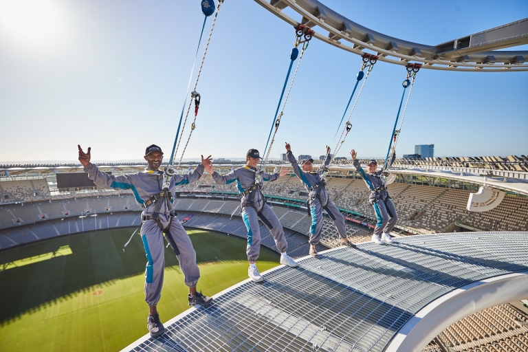 Perth: Vertigo-Erlebnis auf dem Dach des Optus StadiumPerth: Optus Stadium Rooftop Walk mit einem Geschirr