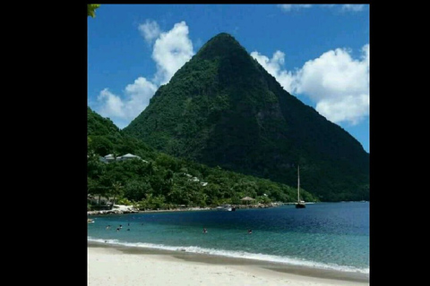 Hewanorra Airport: Private Round-Trip Transfer to Sandals Hewanorra Airport: Private Round-Trip Transfer to St. Lucia