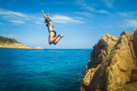 Z Barcelony: wędrówka, nurkowanie z rurką i skok z klifu na La Costa BravaZ Barcelony: wędrówka, nurkowanie i skok z klifu na Costa Brava