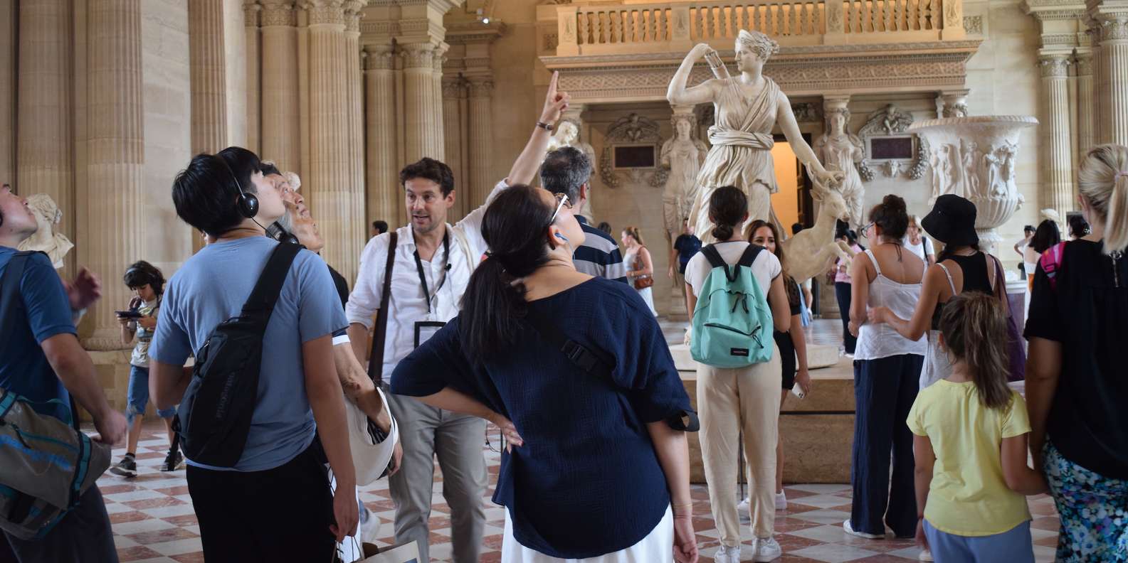 Paris: Louvre Masterpieces Tour with Pre-Reserved Tickets