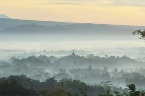 Yogyakarta: Borobudur Sunrise & Prambanan Temple Guided Tour