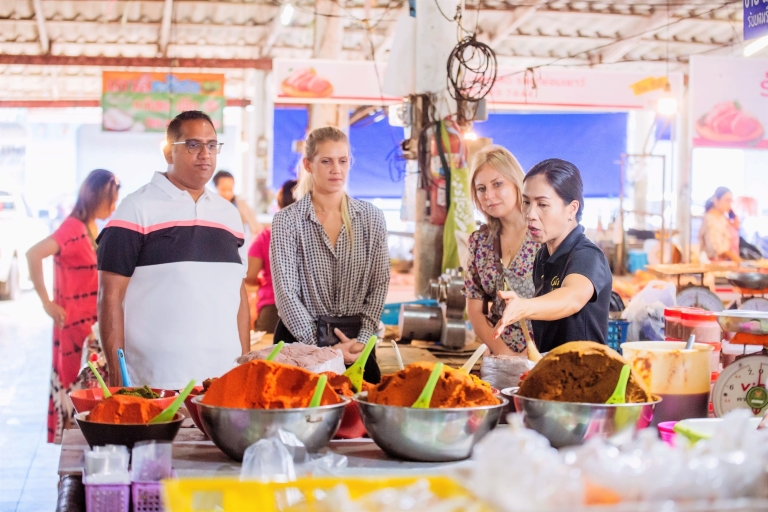 Khao Lak: clase de cocina tailandesa en un jardín