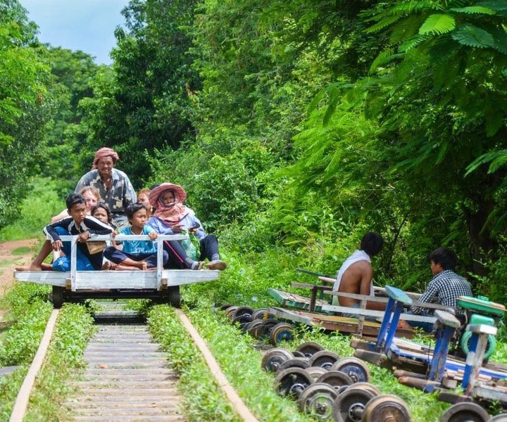 Battambang: tour dei templi e delle grotte dei pipistrelli con giro in treno di bambù