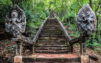 Battambang, Temples & Bat Grottes Tour avec Bamboo Train Ride - Hizvo