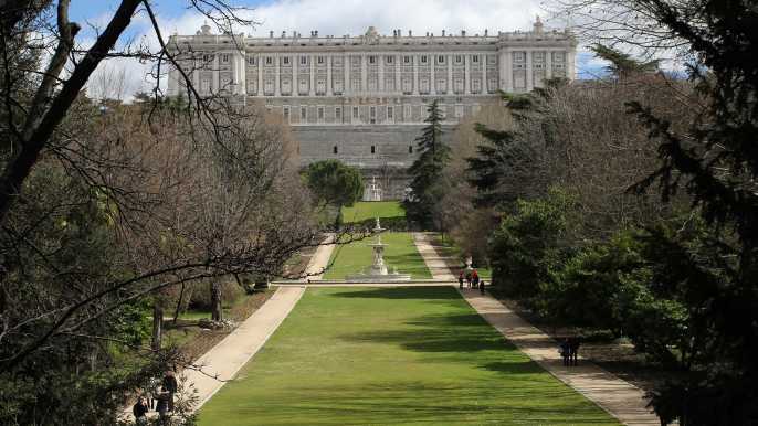 Madrid: tour guiado sin colas del Palacio Real y la catedral