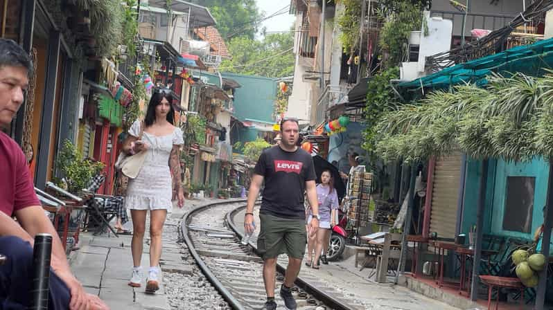 hanoi train street food tour