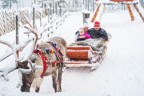 Rovaniemi: Sesión de fotos profesional privada en el pueblo de Papá Noel
