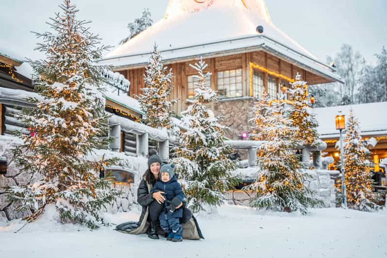 Rovaniemi: privé professionele fotoshoot in het dorp van de kerstman