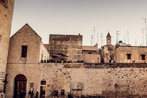 Bari: St. Nicholas Basilica and Crypt Guided Tour Bari: St. Nicholas Basilica and Crypt Guided Group Tour