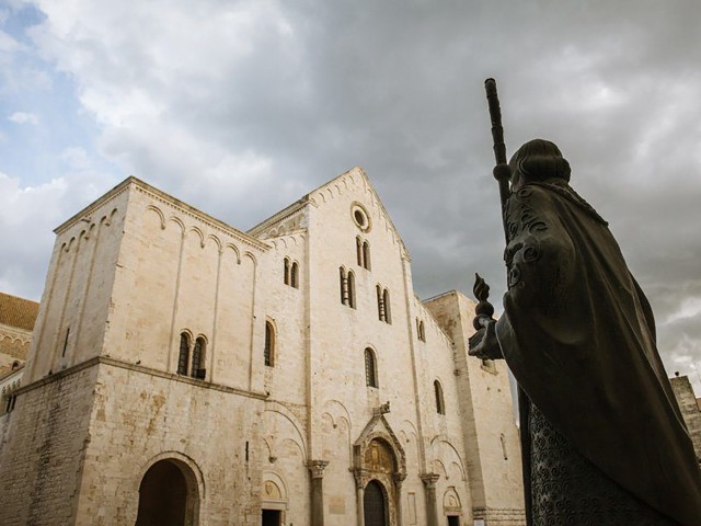 Visit Bari St. Nicholas Basilica and Crypt Guided Tour in Trani, Apulia