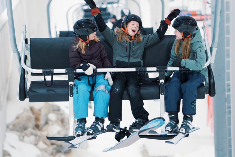 Oslo: Pass giornaliero per lo sci alpino al SNØ Ski DomeOslo: pass giornaliero feriale per lo sci alpino allo SNØ Ski Dome