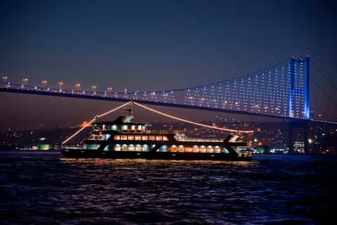 Istanbul: Dinner Cruise & Entertainment with Private Table