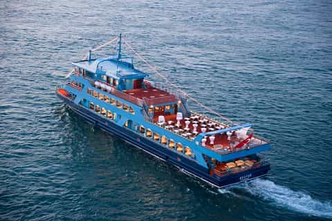 Istanbul: Dinner Cruise & Entertainment with Private Table