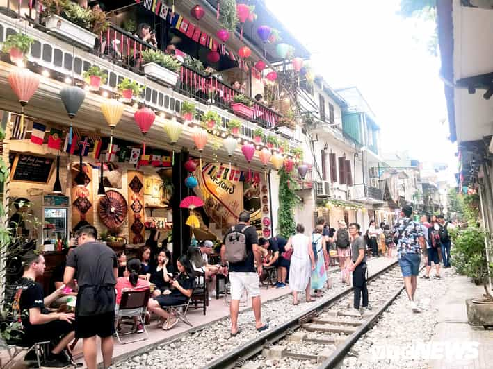 hanoi train street food tour