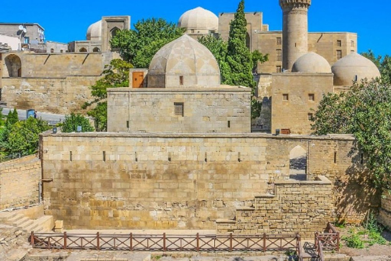 Baku: Ganztägige Autovermietungstour mit aserbaidschanischem Mittagessen