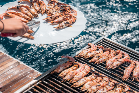 Santorin : Croisière majestueuse en catamaran avec repas et boissonsCroisière de jour Majestic