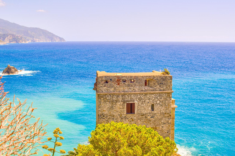 From Milan:Cinque Terre National Park with Limoncino Tasting Cinque Terre From Milan: Low Cost Spanish Tour