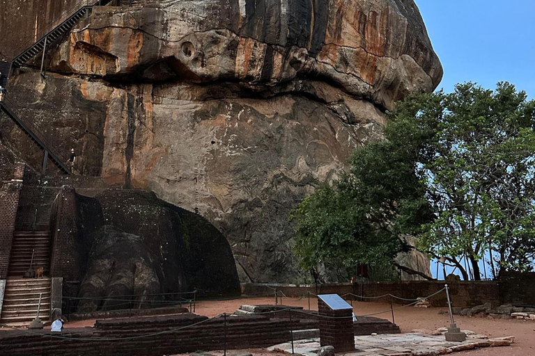 Kandy to Sigiriya Motorbike Adventure Tour