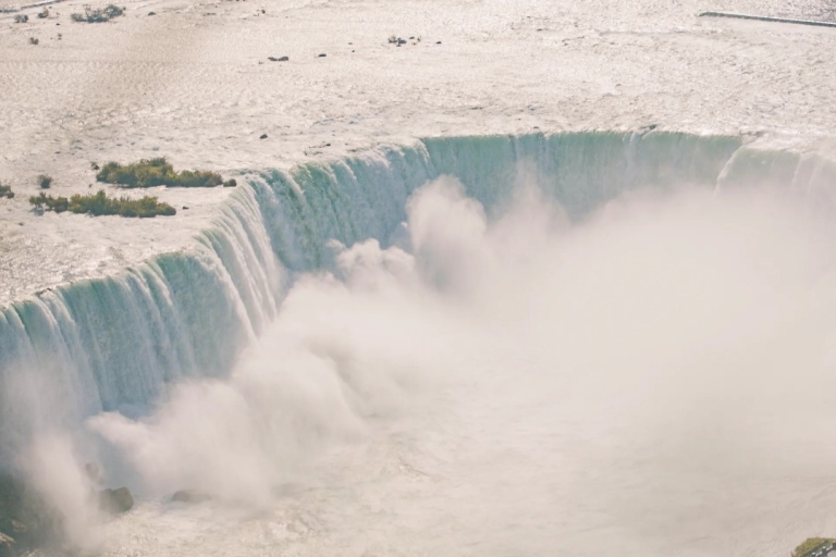 De Niagara Falls, États-Unis: visite du côté canadien avec billets d'entréeNiagara Falls: visite guidée des chutes et billet d'attractions