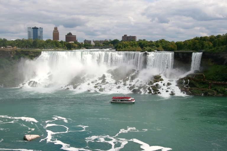 De Niagara Falls, EUA: passeio canadense com passeio de barcoCataratas do Niágara: visita guiada às cataratas e ingresso para atrações