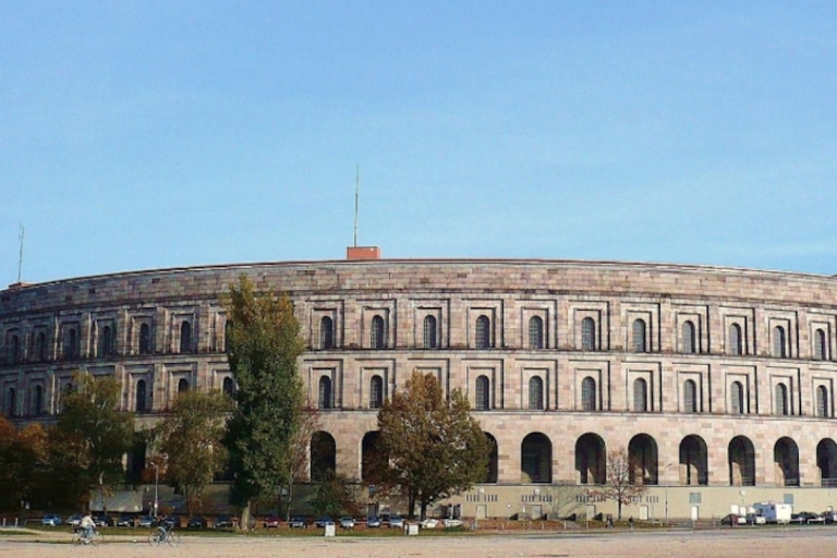 Nuremberg: recorrido a pie por los terrenos del mitin del partido nazi con recogida