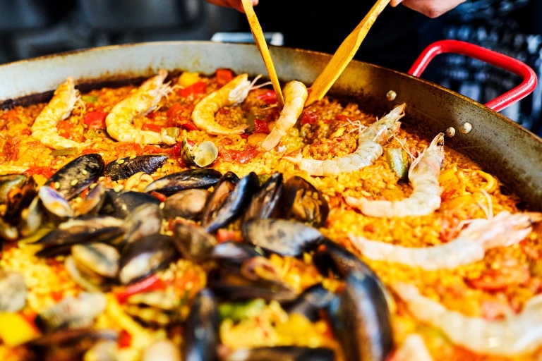 Barcelona: La Boquería Market Tour and Paella Cooking Course