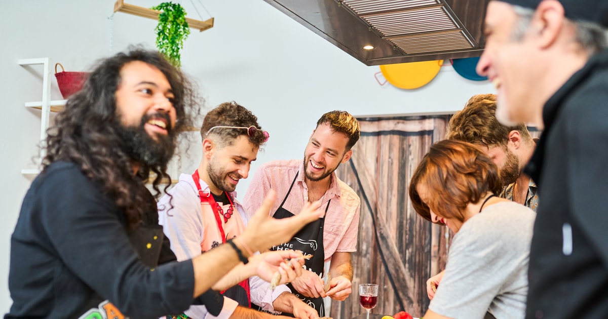 Barcelona PaellaKochkurs mit Sangria & Marktbesuch GetYourGuide