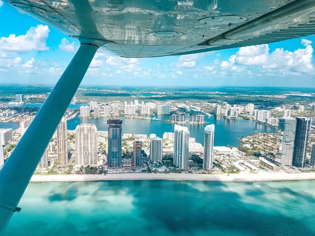 Miami Beach: South Beach Private Airplane Tour mit Getränken