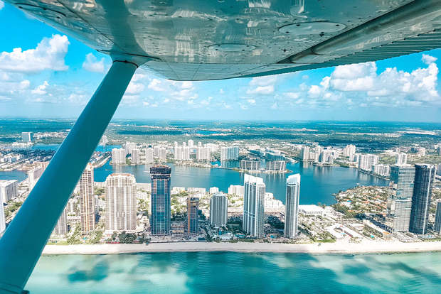 Miami Beach: tour en avión privado por South Beach con bebidas