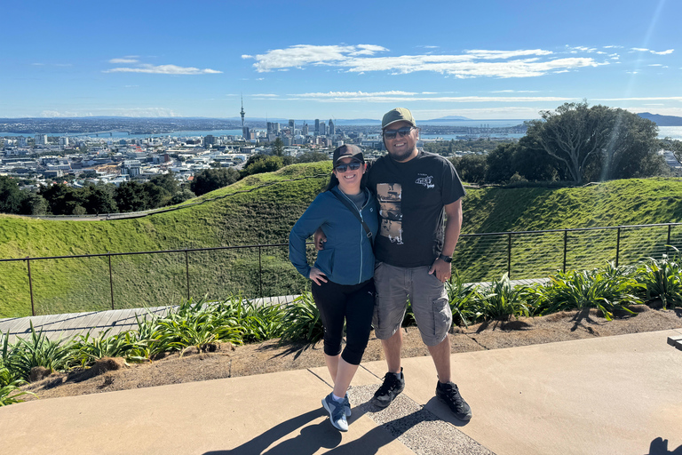 Auckland Sunrise Tour: Mount Eden Summit & Morning Views