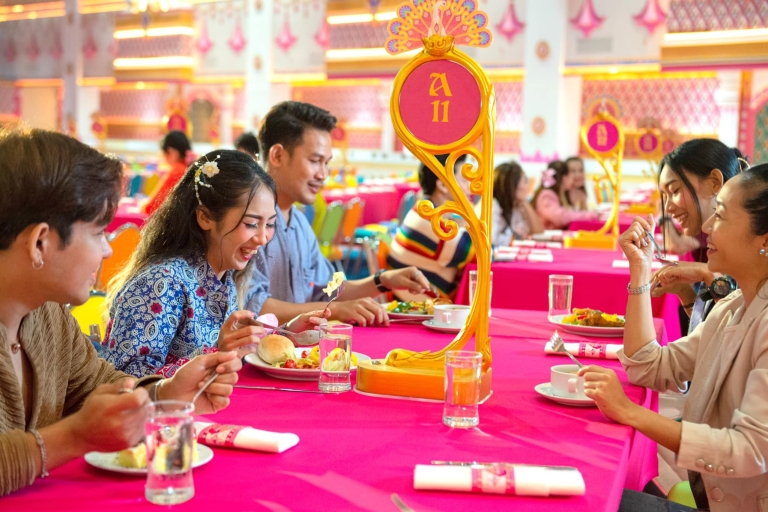 Phuket: Carnival Magic Eintrittskarte mit HoteltransfersEintrittskarte und Abendessen
