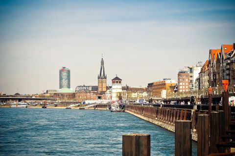 Düsseldorf: tour a piedi privato con una guida professionale