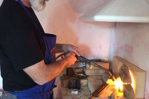 Create and forge your own piece of jewelry in Tuscany