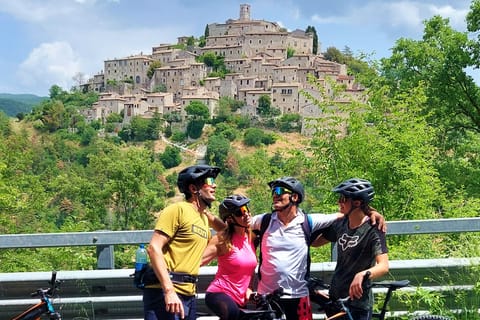 From Rome: E-Bike Culinary Tour with Vineyard Farm Visit