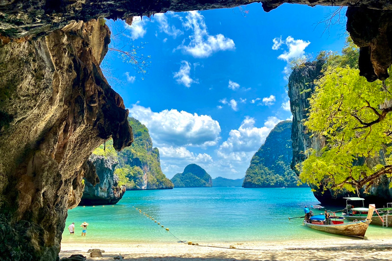 Krabi: tour en barco por las islas Hong, kayak y miradorPunto de encuentro en el Hotel Phra Nang Inn de Ao Nang