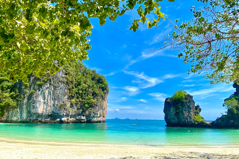 Krabi: tour en barco por las islas Hong, kayak y miradorPunto de encuentro en el Hotel Phra Nang Inn de Ao Nang