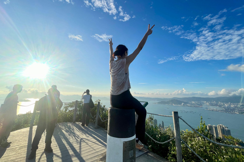 Hong Kong: 360 Panorama Sunset Hike to the Peak with Local Hong Kong: 360° Panorama Sunset Hike to the Peak with Local