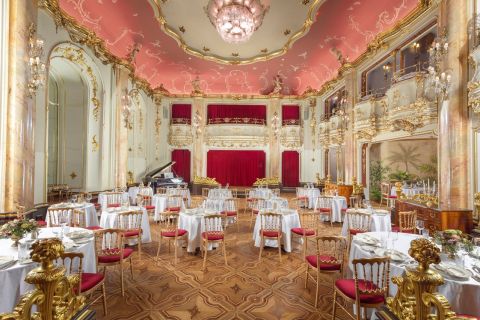 Прага: билет на концерт в бальный зал Моцарта с ужином из 3 блюд