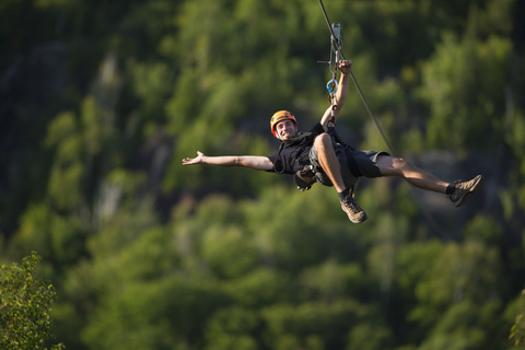 Tyroparc : Méga tyroliennes et randonnées dans les LaurentidesHiver : 2 méga ziplines et randonnées